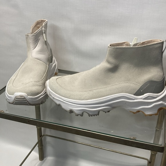 Women’s beige chunky sole Sorel sneakers - Picture 1 of 13